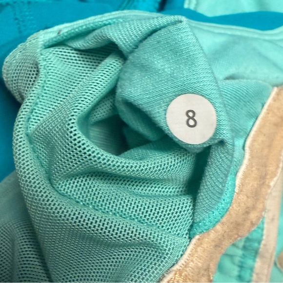 Lululemon Aqua Blue Smocked Babydoll Tank Built in Bra – Size 8 - Picture 4 of 4